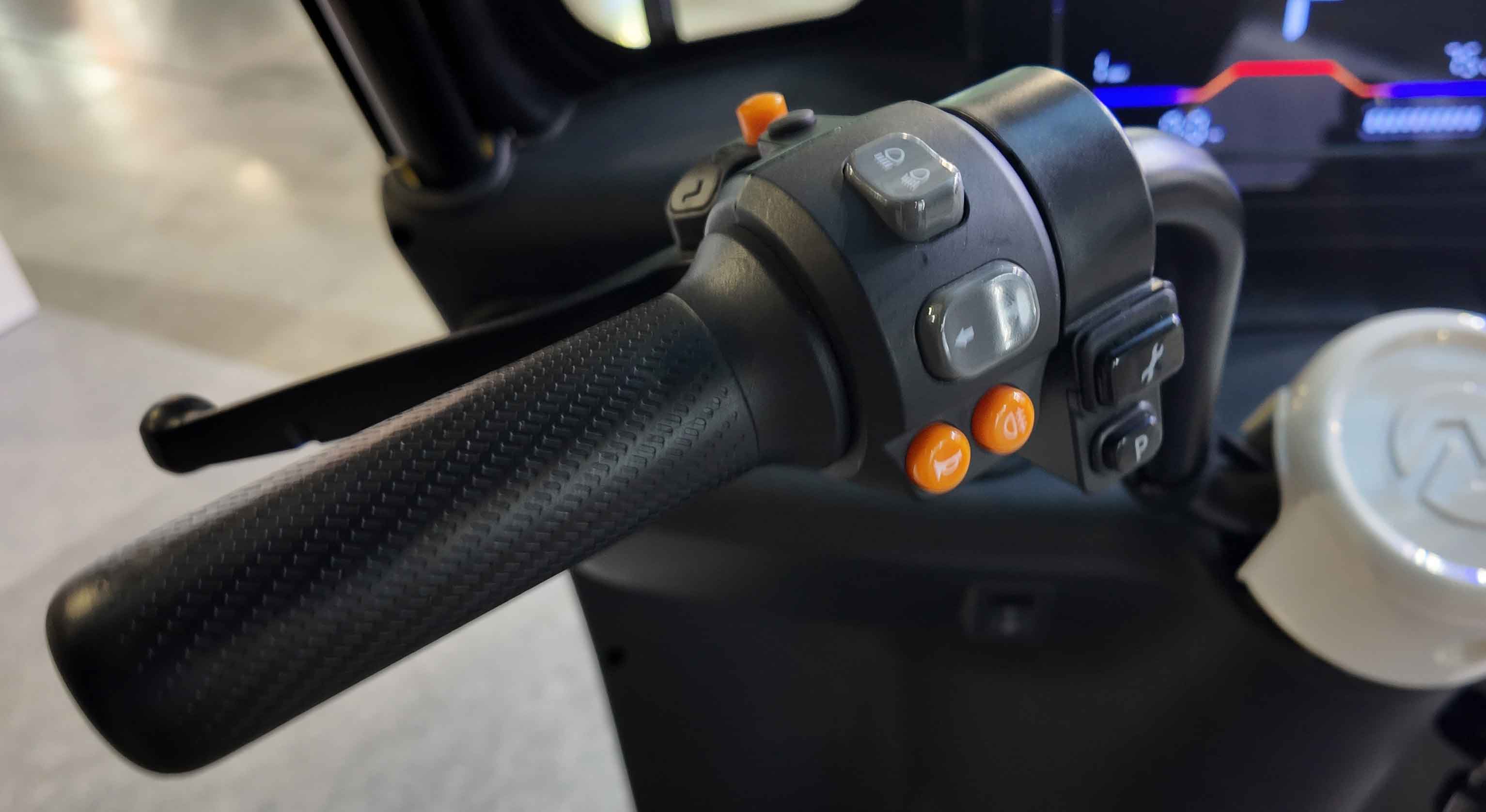 RocknBikes ES3 Elektro-Dreirad Grau Akku 72V53Ah-Lithium 25km/h mit Dach Senioren Roller E-Scooter Roller Akku herausnehmbar