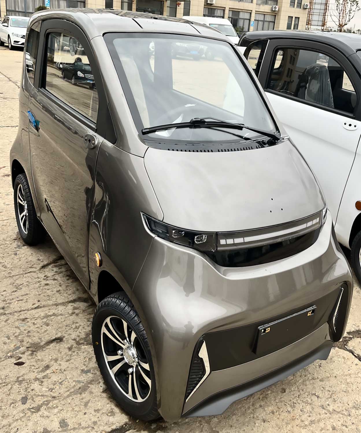 ES1 MicroCar 25km/h Antrazith Grau 60V52Ah Lithium Akku herausnehmbar 4-Wheeler ab 15 Jahren 2-Personen Zulassung